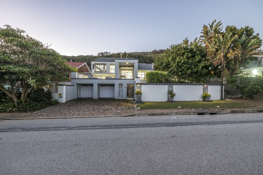 5 Bedroom Property for Sale in Glentana Western Cape